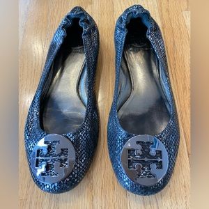 Tory Burch Minnie Travel Ballet - Size 7 in Silver snakeskin